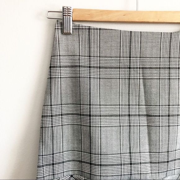 Parisian Check Drop Frill Hem Mini Skirt - Picture 3 of 8